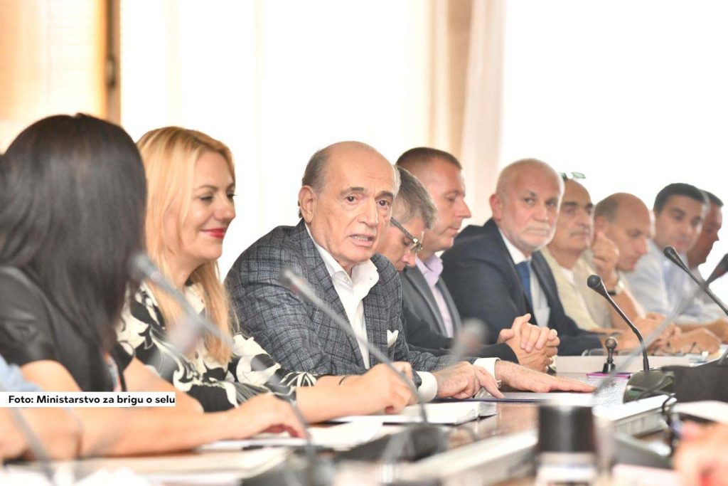 Prema Uredbi Vlade Republike Srbije, Ministarstvo za brigu o selu sprovodi Program dodela bespovratnih sredstava za kupovinu seoske kuće sa okućnicom na teritoriji Republike Srbije za 2024. godinu. Među dobitnicima sredstava je i stanovnik opštine Ljubovija, Milun Arsenović.