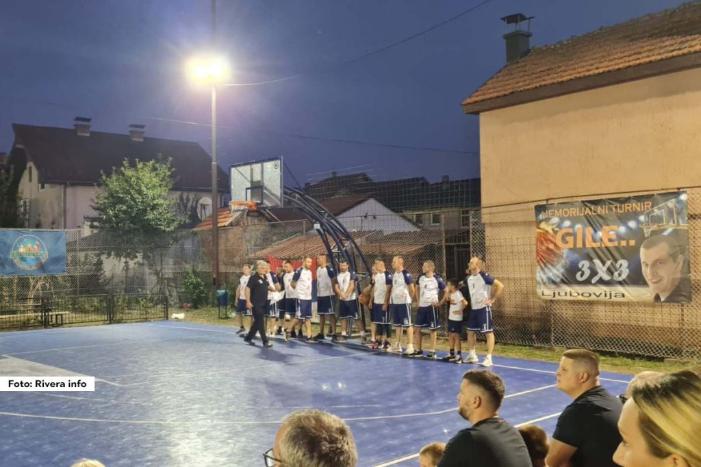 Juče i danas na košarkaškom terenu Srednje škole "Vuk Karadžić" u Ljuboviji održan je drugi po redu memorijalni turnir u basketu 3x3 pod nazivom "Ivan Danilović Gile".