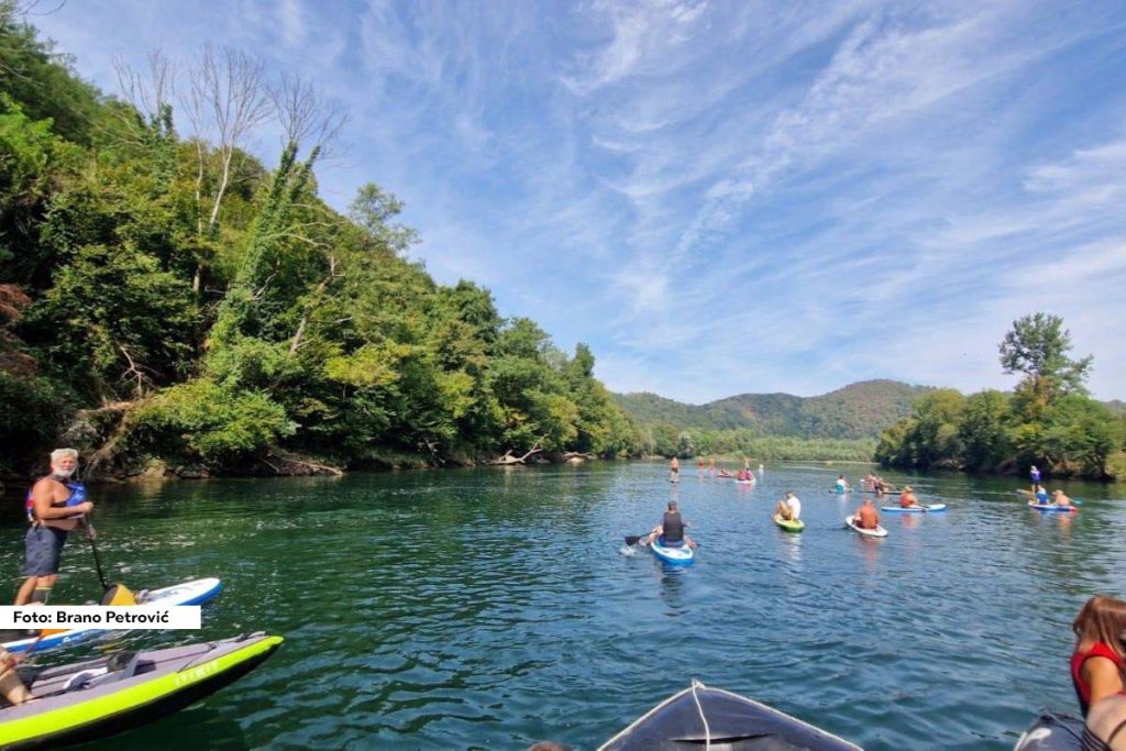 Danas se u Ljuboviji održava druga po redu SUP regata, koja je privukla brojne učesnike i ljubitelje prirode. Start regate bio je u 10 časova, sa polazištem u Gornjoj Trešnjici, dok je cilj u Ljuboviji.
