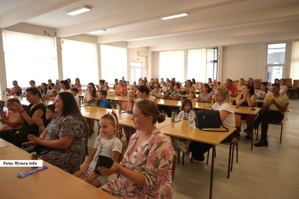 Tradicionalno, kao i svake godine, danas je u školi OVC "Braća Nedić" Osečina upriličen svečani prijem najmlađima, učenicima prvog razreda. U nastavnoj školskoj 2024/2025. godini u đačke klupe u sešće 48 đaka prvaka, od toga 40 u matičnoj školi i po dva učenika u izdvojenim odeljenjima u selu Dragijevica, Gornje Crniljevo, Lopatanj i Ostružanj.