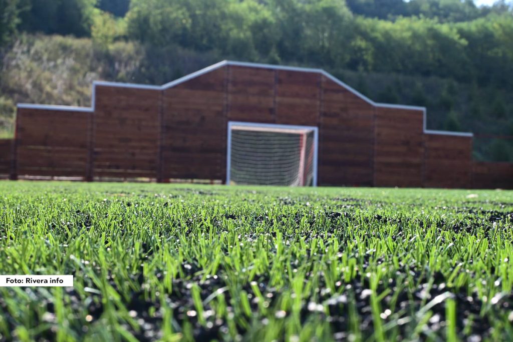 oliku snagu može da ima lokalna zajednica kada se udruži zarad opšteg interesa, a u ovom slučaju radi poboljšanja uslova treniranja dece, najbolje su pokazali roditelji mlađe kategorije fudbalera FK Osečina. Roditelji dece zajedno sa trenerima, Sportskim centrom Osečina, pojedincima i firmama u celosti su rekonstruisali teren za male sportove- "mini-pič" skupivši čak 23.000 eura.