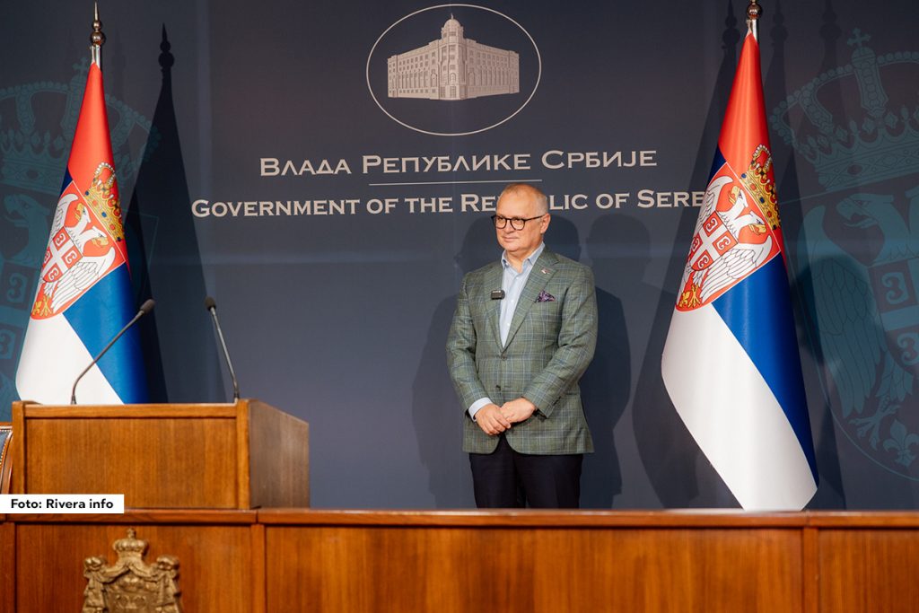 Ministarstvo građevinarstva, saobraćaja i infrastrukture sprovelo je pre nekoliko meseci tender i izabralo najpovoljnijeg ponuđača za rekonstrukciju mosta Karakaj sa kojim je potpisan ugovor, naveo je ministar Goran Vesić na svojoj Fejsbuk stranici.