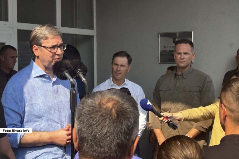 Predsednik Srbije Aleksandar Vučić, boravi danas u Ljuboviji, gde razgovara sa građanima o ključnom pitanju vezanom za iskopavanje litijuma. Tokom posete, Vučić je istakao važnost transparentnosti u donošenju odluka koje se tiču prirodnih resursa i očuvanja životne sredine.