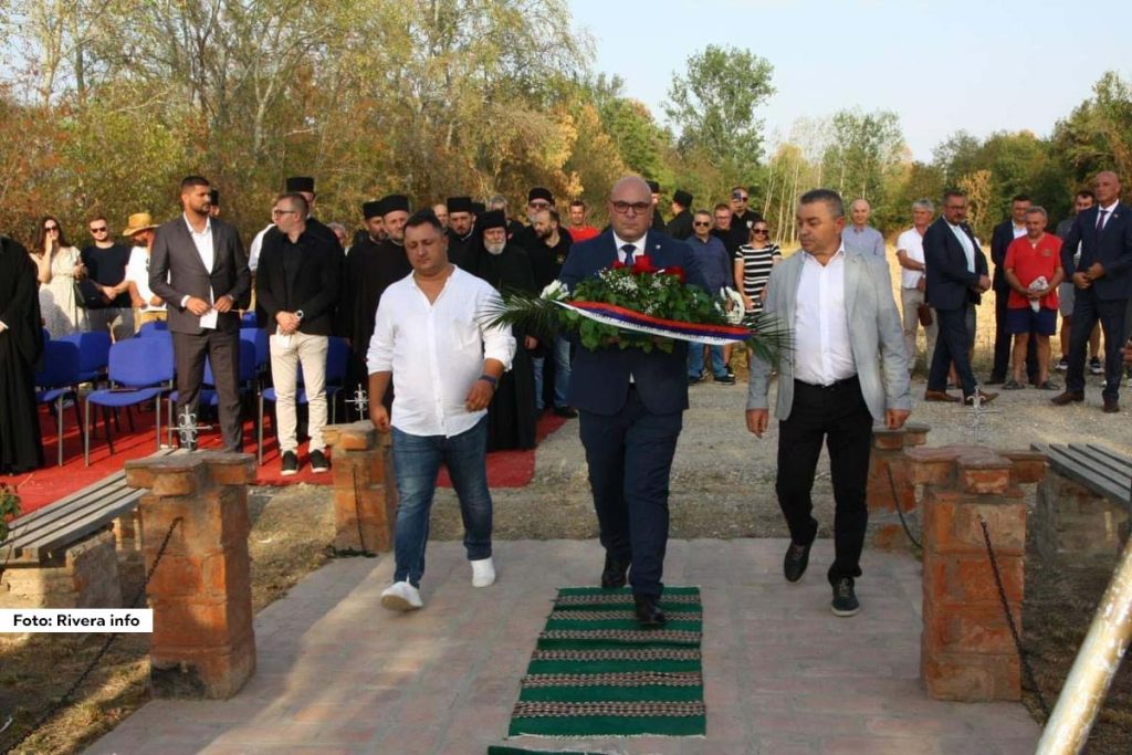 U Badovincima je održana svečanost povodom Dana opštine Bogatić, koja je započela polaganjem venaca na spomen obeležje na Limanskoj adi, mestu značajnog stradanja srpskih vojnika tokom Velikog rata. Ova ceremonija okupila je brojne zvanice, uključujući episkopa šabačkog Jeroteja i vladiku niškog Arsenija, kao i predstavnike vojske, goste iz bratskih gradova Prokuplja i Berana, potomke boraca, te meštane opštine Bogatić i sela Badovinci.