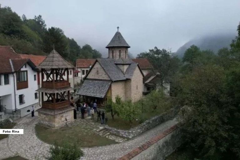 Deveti put po redu se održava manifestacija "Dani Patrijarha Pavla" i drvorezbarska kolonija "Krst Patrijarha Pavla", u čast jednog od najvoljenijih srpskih patrijarha. Manifestacija, pod pokroviteljstvom grada Čačka i u organizaciji Udruženja "Pavle – život po jevanđelju", počinje na Krstovdan, 27. septembra, u manastiru Blagoveštenje.