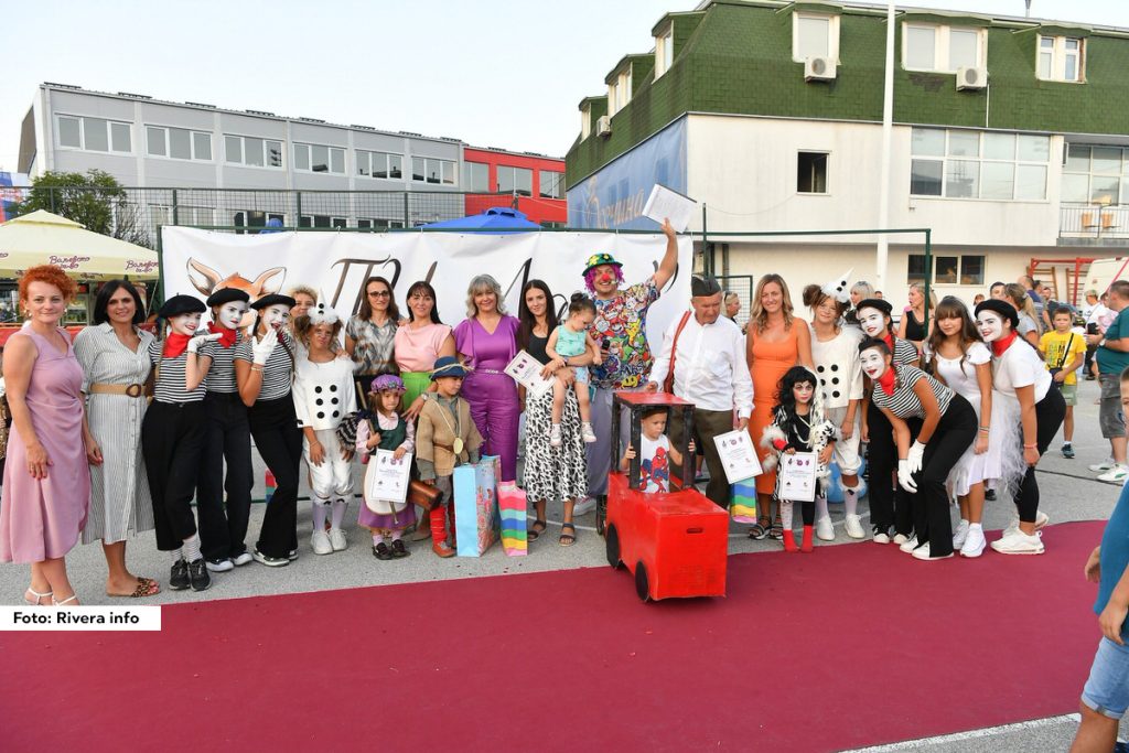 U okviru 19. Sajma šljiva u Osečini, važan događaj za sve stanovnike Osečine je Dečji karneval koji je održan prvog dana Sajma. Program karnevala činile su raznovrsne maske, klovn voditelj i animator programa, muzičko-scenski nastup dece iz okruga.