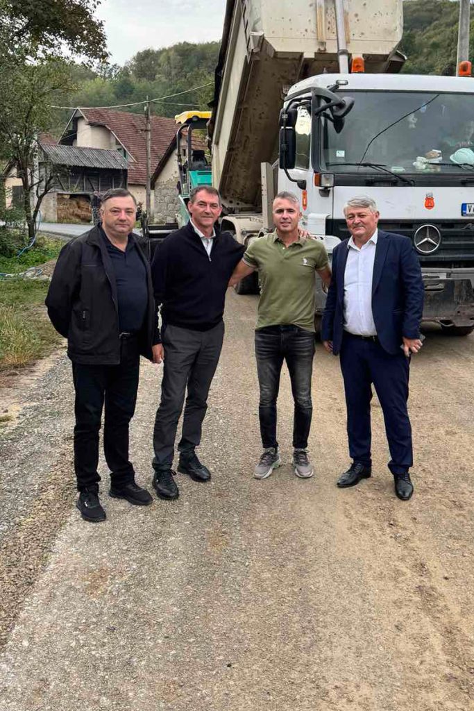 Donja Borina asfaltiranje puta Mali Zvornik 04