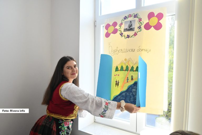 Obrazovno vaspitni centar "Braća Nedić" Osečina juče je obeležio Evropski dan jezika. Evropski dan jezika je inicijativa čiji je cilj promovisanje učenja jezika a koju je u saradnji sa Evropskom komisijom pokrenuo Savet Evrope 2001. godine. Od tada se ovaj dan obeležava širom Evrope 26. septembra svake godine.