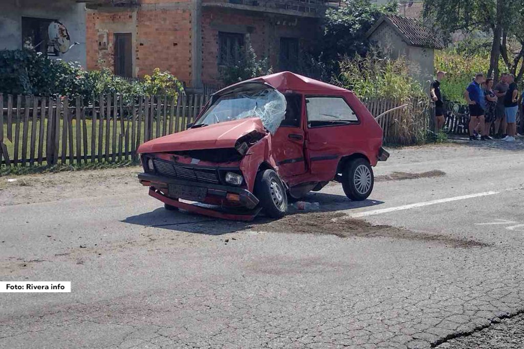 Jutros oko 10.40 časova na putu Rogačica - Ljubovija došlo je do saobraćajne nezgode u kojoj je učestvovalo putničko vozilo i autobus koji je prevozio članove kulturno-umetničkog društva iz Republike Srpske.