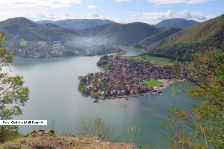 U opštini Mali Zvornik otvorena je nova pešačka staza koja vodi do arheološkog lokaliteta "Orlovine", dugačka oko 300 metara. Ova staza omogućava posetiocima predivan pogled na Zvorničko jezero i okolinu sa novog vidikovca.
