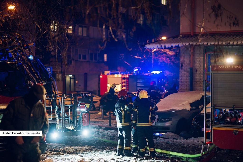 U tragičnom incidentu koji je pogodio nemački gradić Štadtalendorf, vatrogasna stanica koja je otvorena pre samo godinu dana, potpuno je izgorela u požaru. Zgrada, koja je vredela oko 20 miliona evra i bila opremljena najsavremenijom opremom, uništena je zbog nedostatka protivpožarnog alarma.