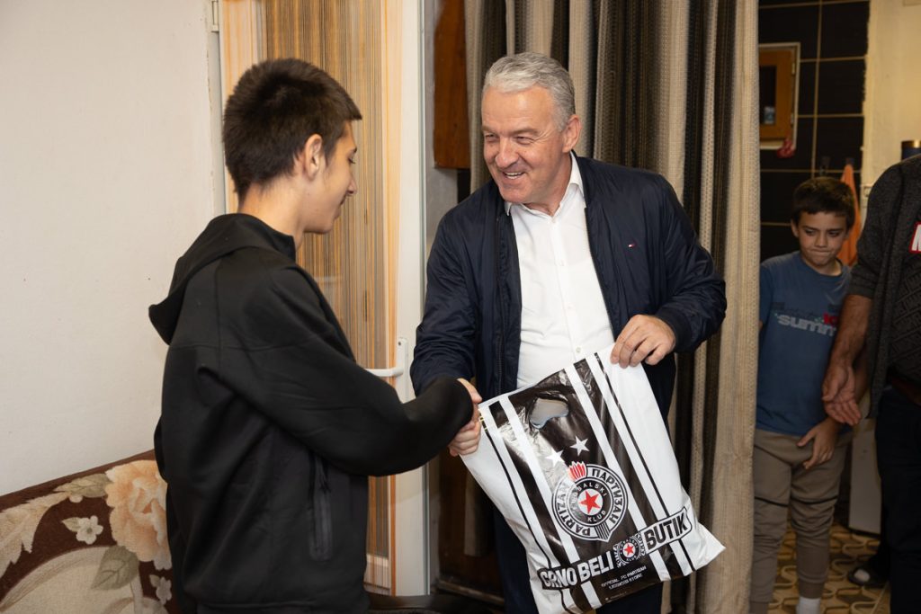 28.10.2024. Zvezdin dres za decaka u Velikom Majdanu 2