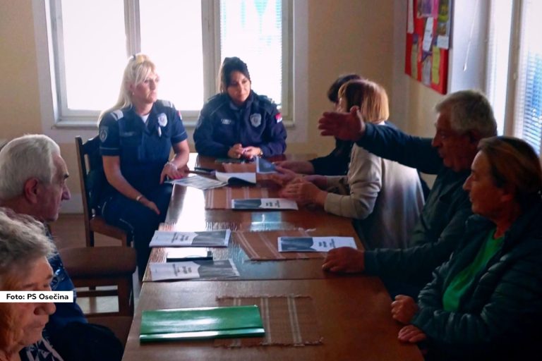 U okviru kampanje "Čuvajmo jedni druge", a povodom Međunarodnog dana starijih osoba, predstavnici Policijske stanice Osečina, održali su tribinu u prostorijama Udruženja penzionera u Osečini, u Ulici Braća Nedić, na kojoj su pružene informacije u vezi savremenih bezbednosnih izazova i rizika, dati su saveti na temu samozaštite od prevara (putem telefona, na internetu).