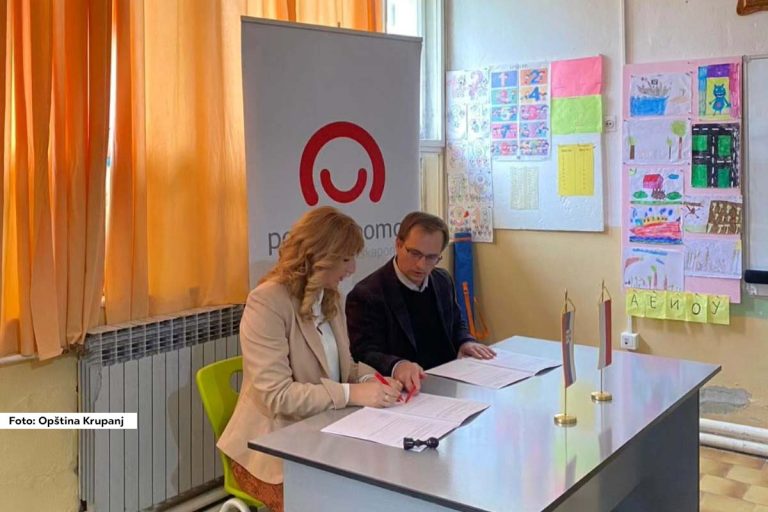 U Osnovnoj školi „Borivoje Ž. Milojević“ u Krasavi, opština Krupanj, danas je svečano potpisan zapisnik o primopredaji donacije koja je dobijena na osnovu projekta „Opremanje 8 učionica Osnovne škole 'Borivoje Ž. Milojević' IO Krasava nameštajem “. Donacija je realizovana u saradnji sa Ambasadom Poljske, a ukupna vrednost projekta je 8.690 evra.