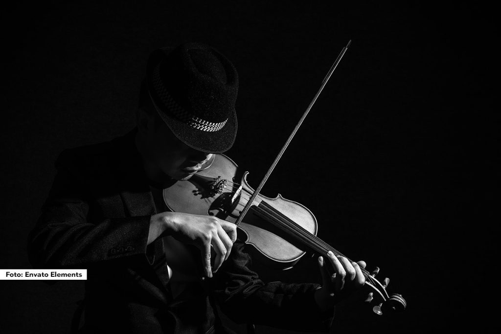 U jednom metrou u Njujorku sproveden je neobičan eksperiment. Jedan od najvećih svetskih violinista, Džošua Bel, svirao je 45 minuta, izvodeći remek-delo na violini vrednoj 3,5 miliona dolara. Međutim, gotovo niko od prolaznika to nije primetio.