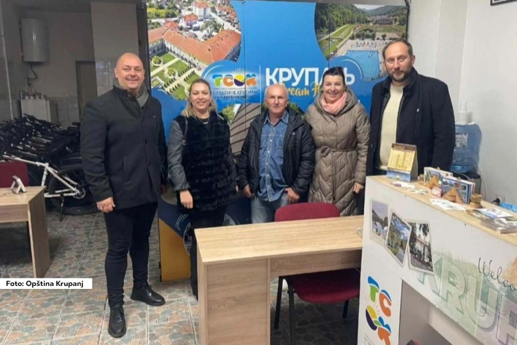 Predstavnici Turističke organizacije opštine Bogatić (TOB) nedavno su posetili svoje kolege iz Turističke organizacije opštine Krupanj (TOK), u okviru saradnje koja ima za cilj unapređenje turističke ponude obe opštine.