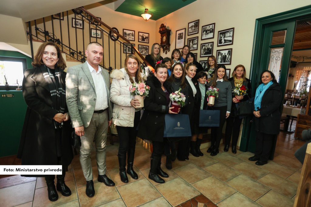 Danas su u Beogradu vredne žene iz Gornjeg Crniljeva, iz opštine Osečina, zajedno sa predsednikom opštine Nikolom Tomićem, bile gošće ministarke privrede Adrijane Mesarović.