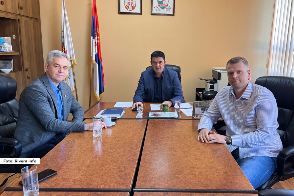 Dekan Šumarskog fakulteta Univerziteta u Beogradu, prof. dr Branko Stajić, boravio je u radnoj poseti opštini Ljubovija. Tom prilikom, dekan Stajić se sastao sa predsednikom opštine Milanom Jovanovićem, gde su razgovarali o mogućnostima buduće saradnje između fakulteta i lokalne samouprave.