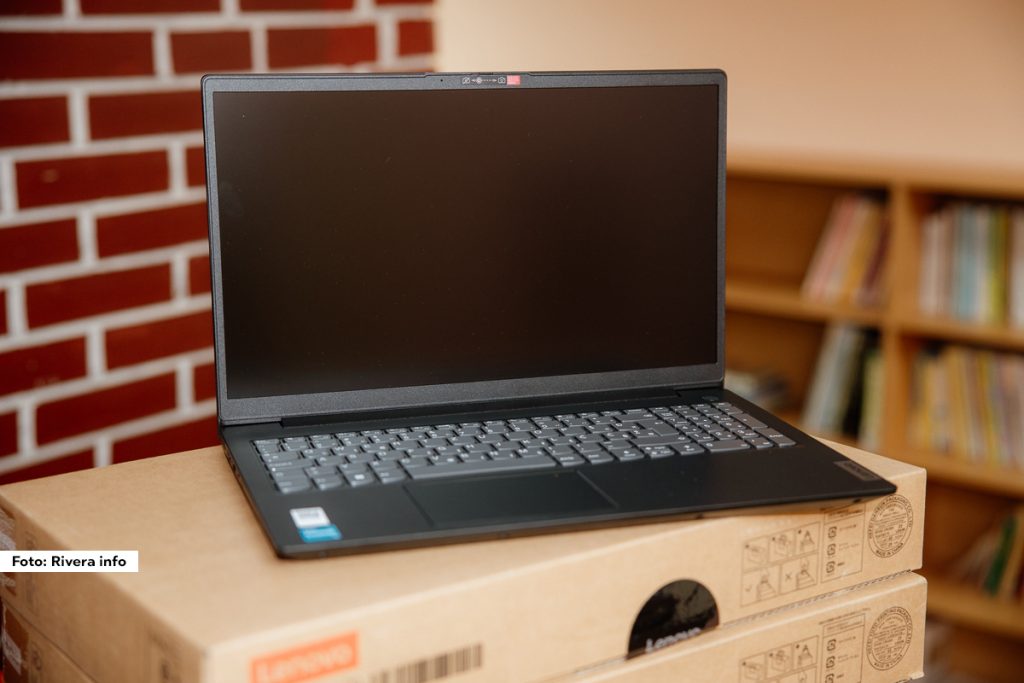 Vrtić u Ljuboviji ovom prilikom dobio je laptop računare, veb kamere, video projektor i multifunkcijske uređaje. Računarska oprema će podići kvalitet vaspitno-obrazovnog rada sa decom omogućivši savremen pristup učenju i razvoju svakog d‌eteta, kao i stvarajući dinamičnije i zanimljivije okruženje za učenje.