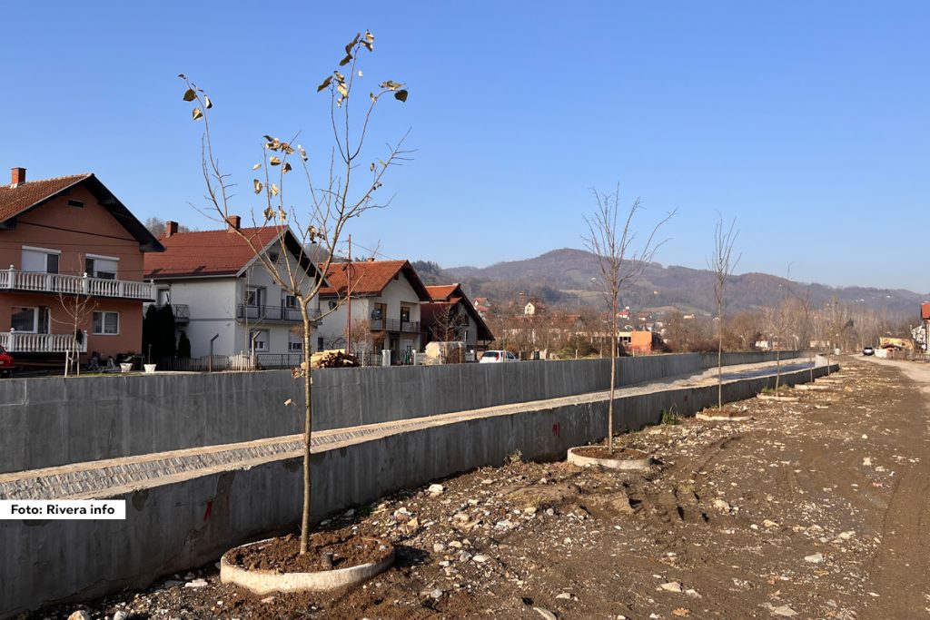 Završeni su radovi na 2 fazi ozelenjavanja keja reke Ljuboviđe koji su po javnom pozivu odobreni i finansirani od strane Ministarstva zaštite životne sredine. Posađene su još 44 sadnice lipe i 71 sadnica poljskog jasena.