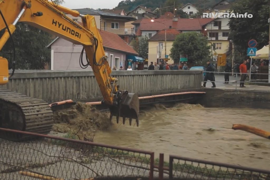 Poslednjih decenija svedoci smo velikih klimatskih promena, a nepredvidiva sila prirode može izazavati razorne posledice. Poplave su česte elementarne nepogode koje mogu biti lokalnih razmera – ukoliko pogađaju manje zajednice ili velikih razmera – ukoliko pogađaju čitave slivove reka i veći broj opština.