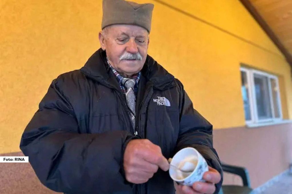 Hladni dani donose porast sezonskih virusa, posebno među decom i starijim osobama. Dok je medicinska pomoć uvek najvažnija prirodni preparati, koje je narod koristio decenijama, mogu biti od velike pomoći u jačanju organizma i ublažavanju simptoma.