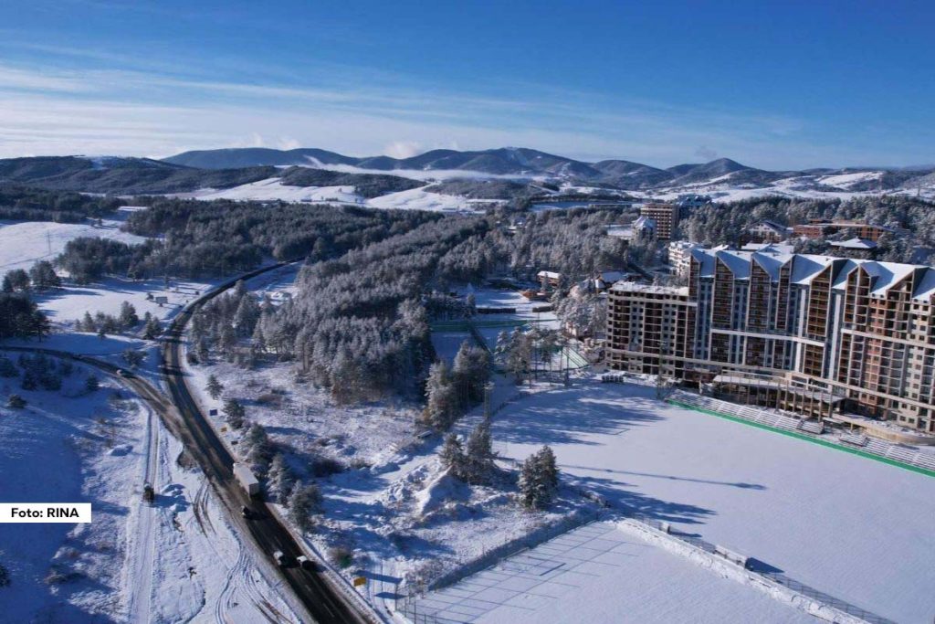 Zlatibor, jedna od najposećenijih i najpoznatijih planina u Srbiji, u narednim godinama biće domaćin velikim infrastrukturnim projektima koji će dodatno učvrstiti njegovu poziciju na svetskoj turističkoj mapi. Ove godine, Zlatibor je imao više od milion noćenja, čime je postao nezaobilazna destinacija za turiste iz Srbije, ali i celog Balkana i šire.