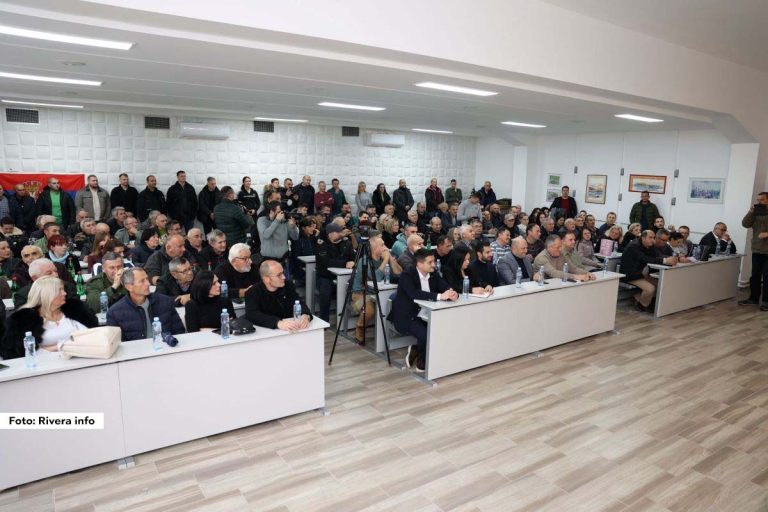 Nakon tri meseca, kao što je i obećano, ministar za javna ulaganja Darko Glišić, i predsednik opštine Ljubovija Milan Jovanović, ponovo su se sastali sa građanima Ljubovije kako bi razgovarali o pitanjima vezanim za vodosnabdevanje. Drugi radni sastanak bio je nastavak konstruktivnog dijaloga o unapređenju infrastrukturnih kapaciteta, koji je započet pre tri meseca. Sastanku je prisustvovala i pomoćnica ministra, Marija Jovanović.