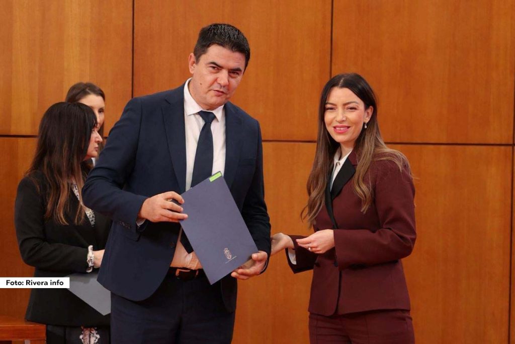 Danas je u Palati Srbija u Beogradu održana svečana dodela ugovora za finansiranje i izgradnju infrastrukture u okviru projekata razvoja poslovne infrastrukture. Među izabranim projektima našao se i projekat za unapređenje vodosnabdevanja industrijske zone Bukovica u Ljuboviji, koji je dobio finansijska sredstva u iznosu od 57.285.649,95 dinara. Sredstva će biti usmerena na modernizaciju i izgradnju potrebne infrastrukture za ovu industrijsku zonu.