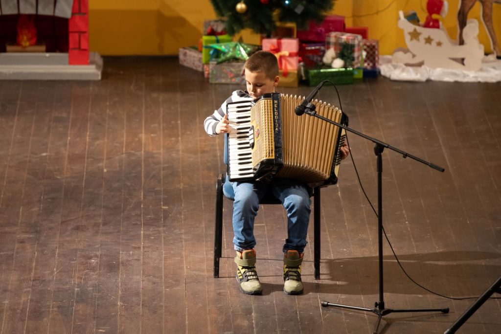 25.12.2024. koncert u osnovnoj skoli 20
