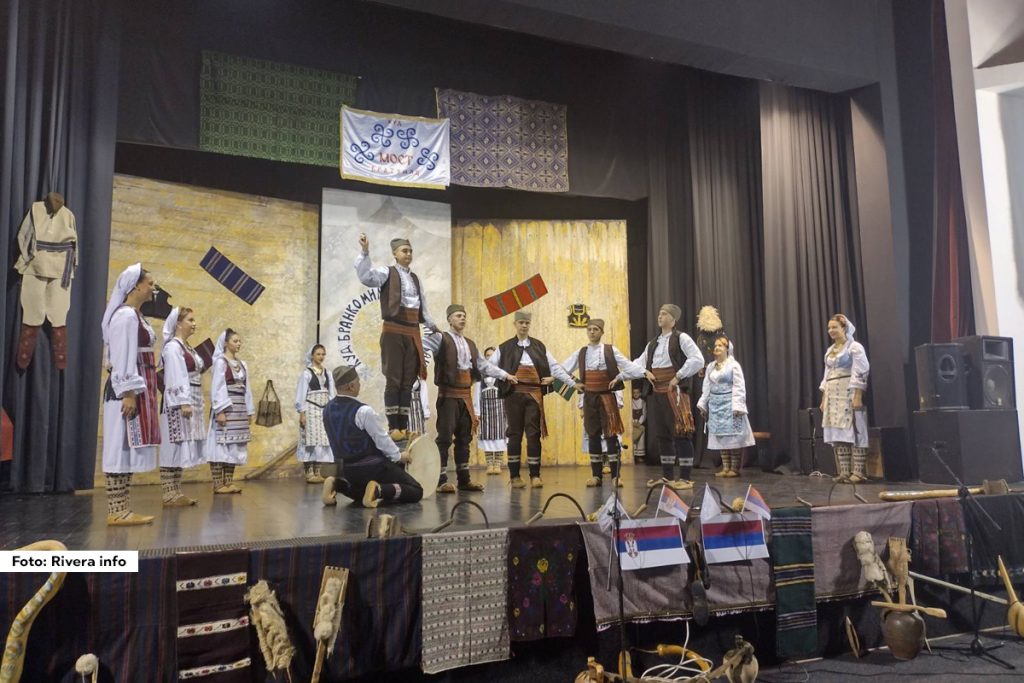 Kulturno-umetničko društvo “Branko Miljković” iz Gadžinog Hana danas je obeležilo 50 godina svog postojanja. Među brojnim ansamblima koji su došli na proslavu jubileja je i KUD “Most” iz Bratunca. Velikom koncertu koji je održan ove subote prisustvovao je i načelnik Opštine Bratunac Lazar Prodanović.