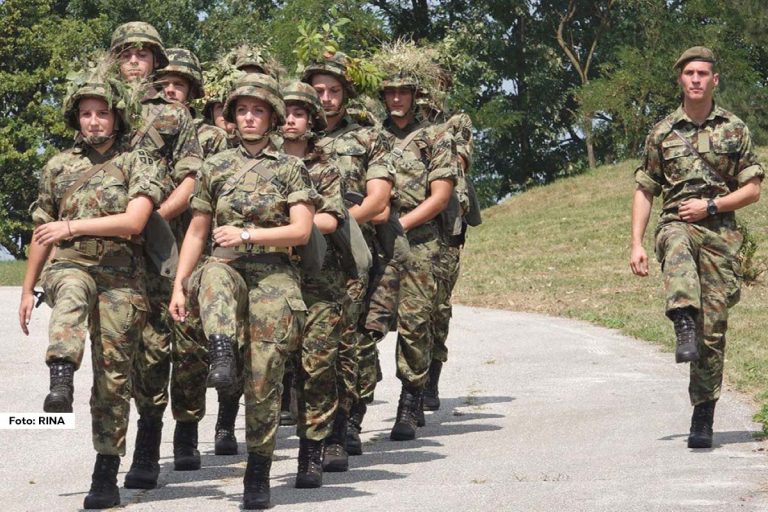 Ministarstvo odbrane i Vojska Srbije raspisali su konkurse za prijem novih pripadnika u tenkovske, mehanizovane i artiljerijske jedinice Kopnene vojske. Prijave su otvorene do 15. februara, a pravo učešća imaju državljani Srbije do 30 godina koji žele siguran posao i vojnu karijeru.
