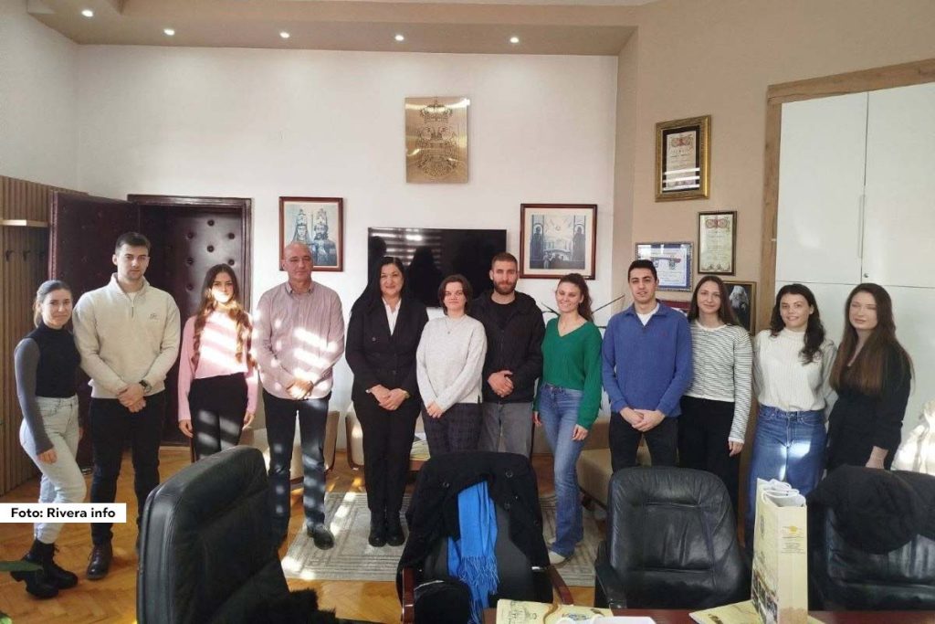 Opština Bogatić dodelila je stipendije najuspešnijim studentima sa svoje teritorije. Na osnovu konkursa koji je raspisala opština, sredstva su opredeljena za dvanaest najboljih studenata.