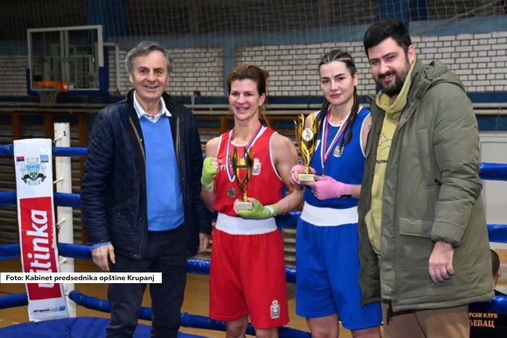 U organizaciji Bokserskog kluba Rađevac, u sportskoj hali Osnovne škole u Krupnju održan je revijalni turnir u boksu.