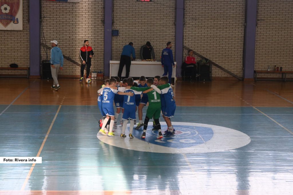 Sportski centar Osečina je i ove godine uspešno organizovao Svetosavski turnir u malom fudbalu i na taj način okupio veliki broj dece iz Kolubarsko – Mačvanskog regiona a i šire. U subotu 25.01.2025. i u nedelju 26.01.2025. na parketu se našlo preko 300 dece, a njihovi roditelji, rođaci, prijatelji i ljubitelji fudbala imali su u čemu i da uživaju, jer je bilo mnogo lepih poteza, golova, odbrana. U subotu su se nadmetale generacije 2012., 2014. i 2016., dok su se u nedelju takmičile generacije 2015. i 2017.