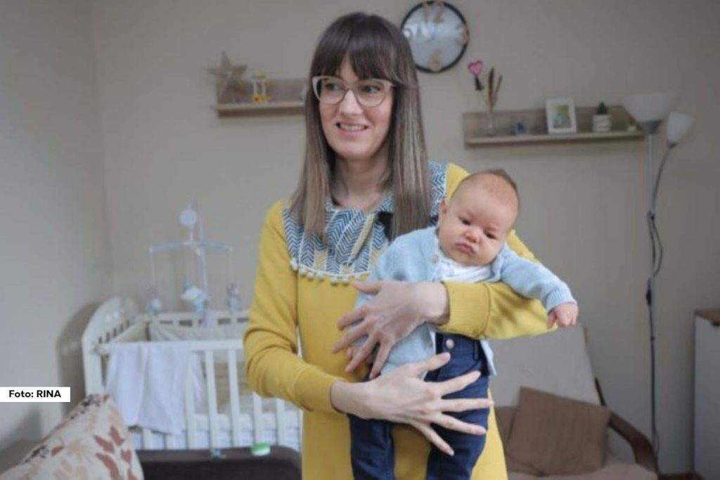 Prva beba rođena u Užicu u 2025. godini, Bogdan Masal, dobila je brojne poklone i novčanu pomoć od grada. Gradonačelnica Užica dr Jelena Raković Radivojević, zajedno sa saradnicima, posetila je porodicu Masal i uručila im darove. Bogdan je treće dete u porodici, koja već ima dve devojčice, Sofiju i Katarinu.