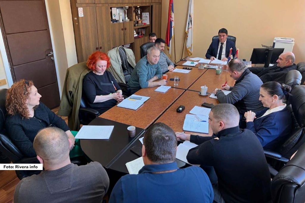 Predsednik Opštine Ljubovija, po funkciji i predsednik Opštinskog veća, Milan Jovanović sazvao je sednicu Veća koja je održana 21.02.2025. godine sa početkom u 8.00 časova. Na sednici su razmatrane važne teme iz različitih oblasti. Na dnevnom redu bilo je 12 tačaka. 