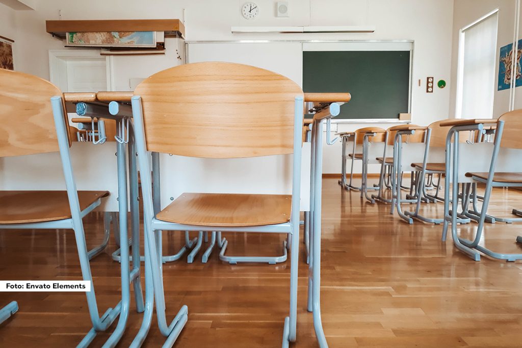 Nakon što je većinom glasova u Osnovnoj školi „Vuk Karadžić“ u Čačku doneta odluka da se od četvrtka krene sa nastavom u punom kapacitetu, ista odluka doneta je i u srednjoj Prehrambeno-ugostiteljskoj školi u Čačku. Takođe, Plenum škola u obustavi u Užicu saopštio je da će će većina škola koje su u obustavi nastave do ponedeljka otpočeti nastavu.