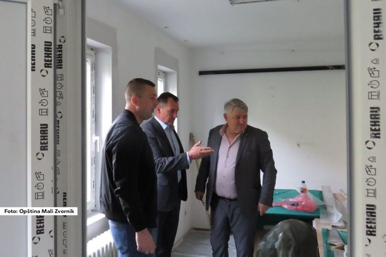 Opština Mali Zvornik obezbedila je prostor za rad logopeda i defektologa, kao i sredstva za isplatu njihove mesečne zarade, čime će deci sa smetnjama u govoru i razvoju omogućiti neophodnu podršku.