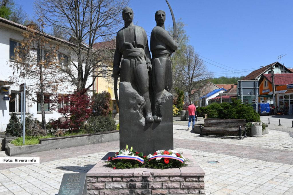 Dan opštine Osečina, 16. april, ove godine je po crkvenom kalendaru u Velikoj nedelji. To je razlog zbog koga će najveći opštinski praznik ovog puta biti obeležen iz dva dela. Ovaj datum je ustanovljen Odlukom Skupštine opštine od 26. decembra 2011. godine u spomen na godišnjicu boja na Čokešini u Prvom srpskom ustanku.