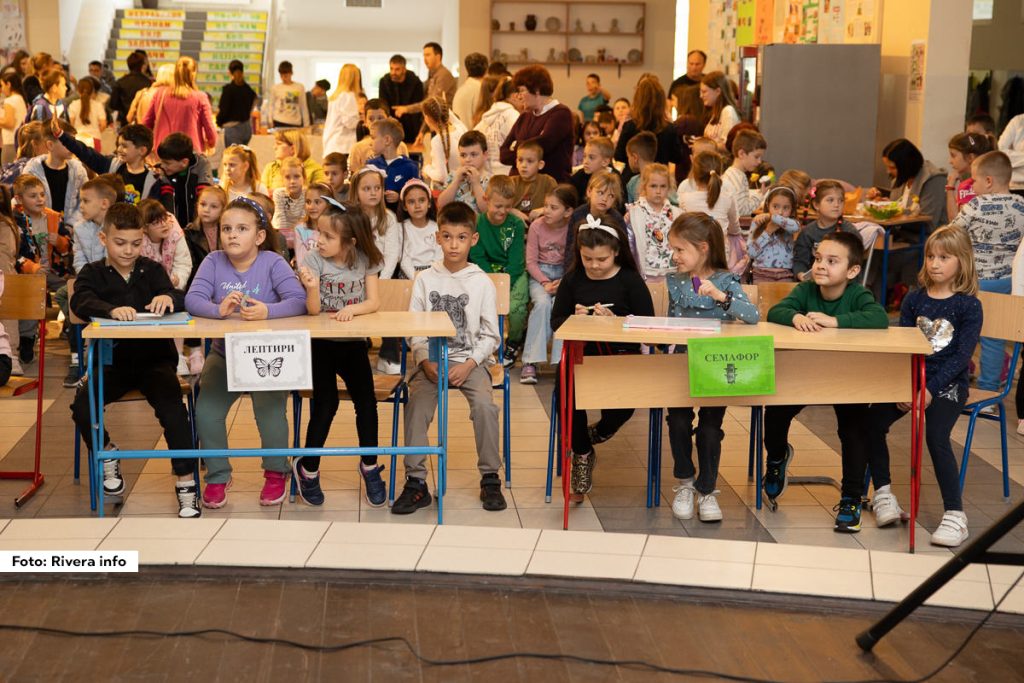 U utorak, 15. aprila, Osnovna škola „Petar Vragolić“ u Ljuboviji bila je domaćin bogatog i raznovrsnog programa ispunjenog humanitarnim, sportskim i edukativnim aktivnostima. Školski hol, dvorište i učionice pretvoreni su u pravu pozornicu zajedništva i pozitivne energije.