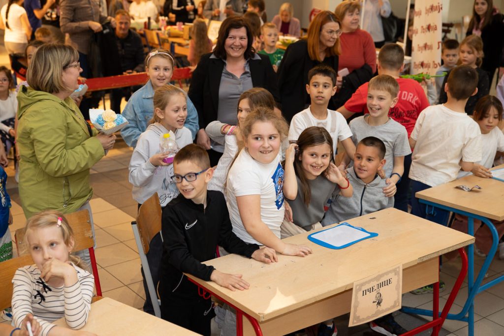 humanitarni bazar i Pazljivkova smotra Rivera info 48