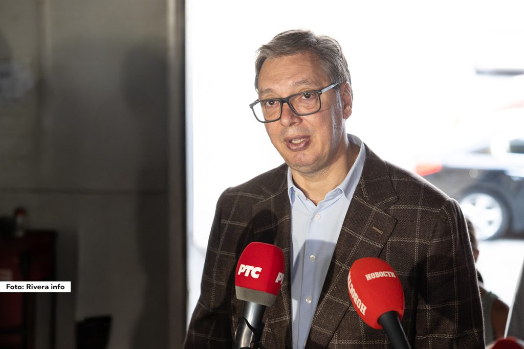 Predsednik Srbije Aleksandar Vučić obratio se u 17 časova građanima, a kao jedna od najvažnijih vesti jeste izveštaj FSB o navodnoj upotrebi zvučnog topa tokom skupa 15. marta.