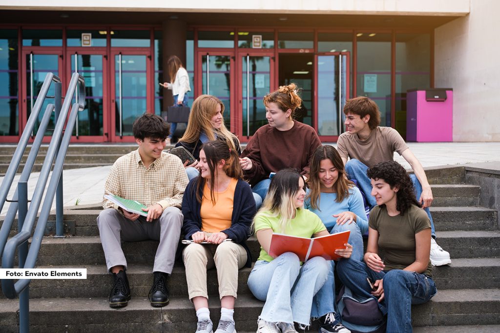 Ne može više ništa da se nadoknadi, školska godina za maturante je izgubljena, a oglasio se i direktor čačanske Gimnazije i poručio da je polaganje razrednog ispita jedino rešenje.