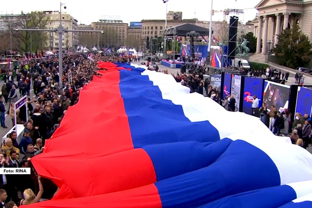 Svenarodni skup “Ne damo Srbiju” održava se u centru Beograda od danas pa do 13. aprila na platou ispred Narodne skupštine. Centralni događaj održava se sutra, 12. aprila, a zakazan je za 19 sati.