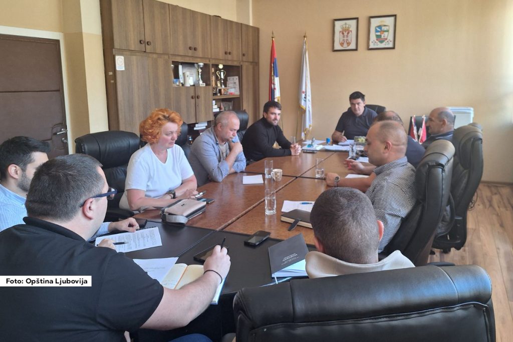U ponedeljak, 28. aprila, u Ljuboviji je održana 35. redovna sednica Opštinskog veća. Sednicu je sazvao predsednik Opštine Ljubovija i predsednik Veća po funkciji, Milan Jovanović, koji je predložio dnevni red sa ukupno 14 tačaka.