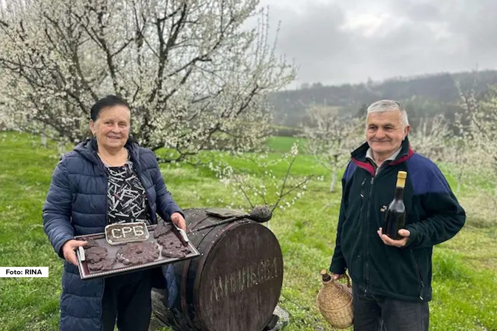 Cane Minić iz Donje Trepče, proizvođač rakije vrhunskog kvaliteta i šampion mnogih ocenjivanja, kaže da je kvalitet ono o čemu najviše vodi računa, od samih zasada šljiva pa do finalnog proizvoda kao što je rakija.