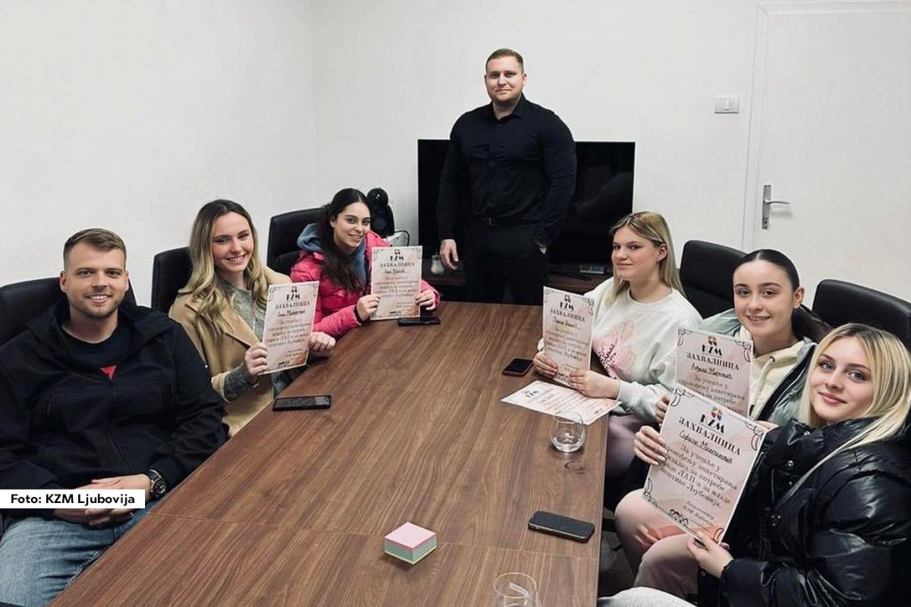 Kancelarija za mlade Ljubovija uručila je zahvalnice volonterkama Kancelarije za doprinos u sprovođenju ankete za potrebe izrade Lokalnog akcionog plana za mlade opštine Ljubovija.