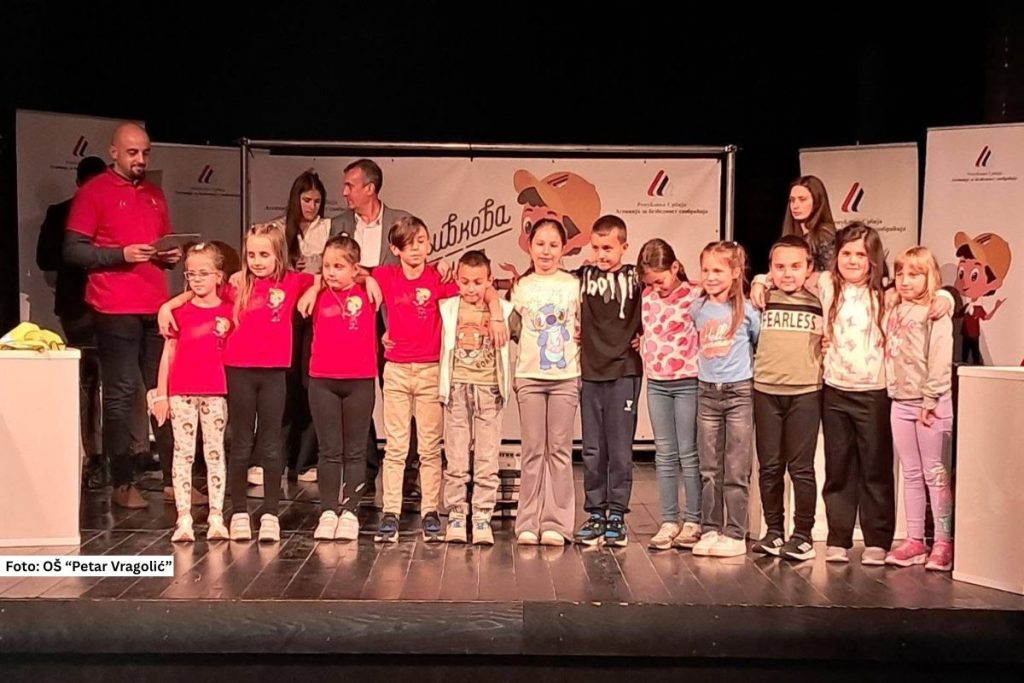 Bajina Bašta - Učenici Osnovne škole „Petar Vragolić“ iz Ljubovije ostvarili su zapažene rezultate na Regionalnoj Pažljivkovoj smotri, koja je održana danas u Bajinoj Bašti. Takmičenje je okupilo škole iz više opština, sa ciljem da se kod najmlađih razvije svest o značaju saobraćajne kulture i bezbednosti.