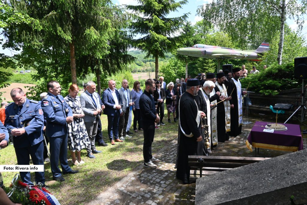 Osečina - Navršilo se 26 godina od herojske pogibije Pilota Milenka Pavlovića, junaka koji je svoj život položio zarad mira 1999. godine. Njegov poslednji let bio je let u večnost.